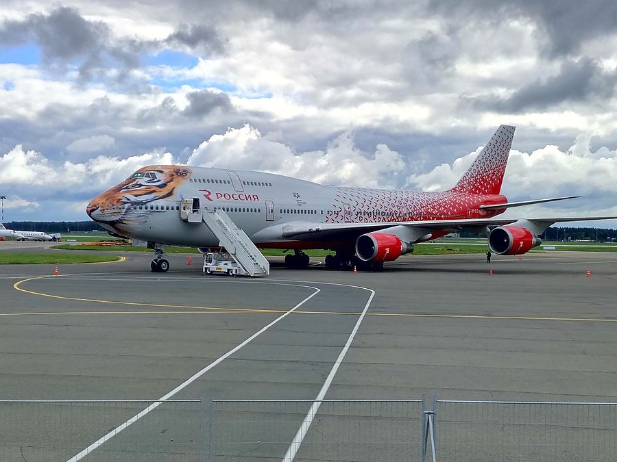     Boeing 747     - AEXRU