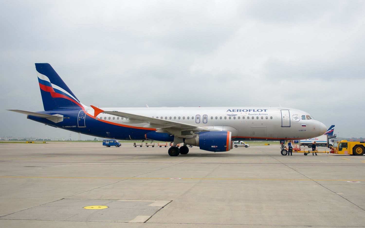 Аэрофлот гянджа. Aeroflot landing. Самолет embraer azal. Аэробус а321 аэрофлот в шереметьево. Аэрофлот гянджа.