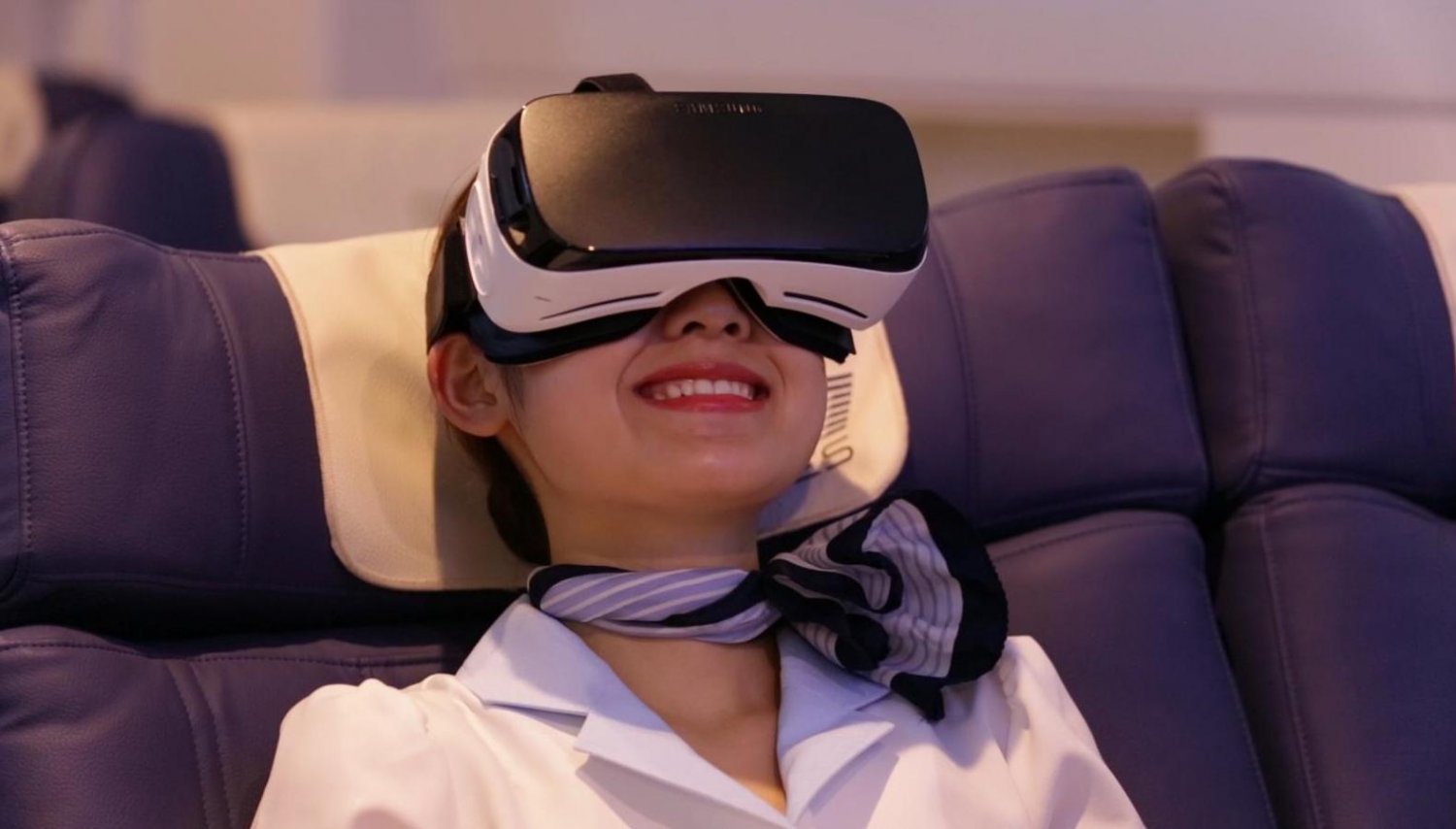 Виртуальная реальность самолет. Vr очки. виртуальная реальность полет. человек в очках виртуальной реальности.