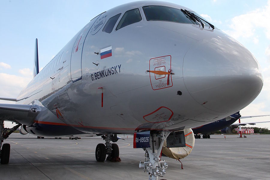 Выставка образцов самолетов 9 букв