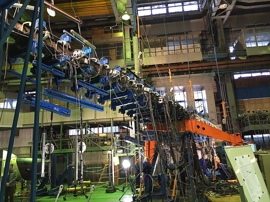 испытание крыла самолета. прочностные испытания самолетов. испытание крыла. прочностные испытания в цаги. статические испытания крыла самолета.